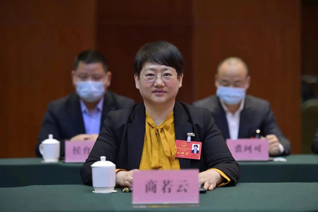 打響“智造強(qiáng)市”品牌│帥豐商若云董事長在會議上強(qiáng)調(diào)企業(yè)發(fā)展重任 打響“智造強(qiáng)市”品牌│帥豐商若云董事長在會議上強(qiáng)調(diào)企業(yè)發(fā)展重任