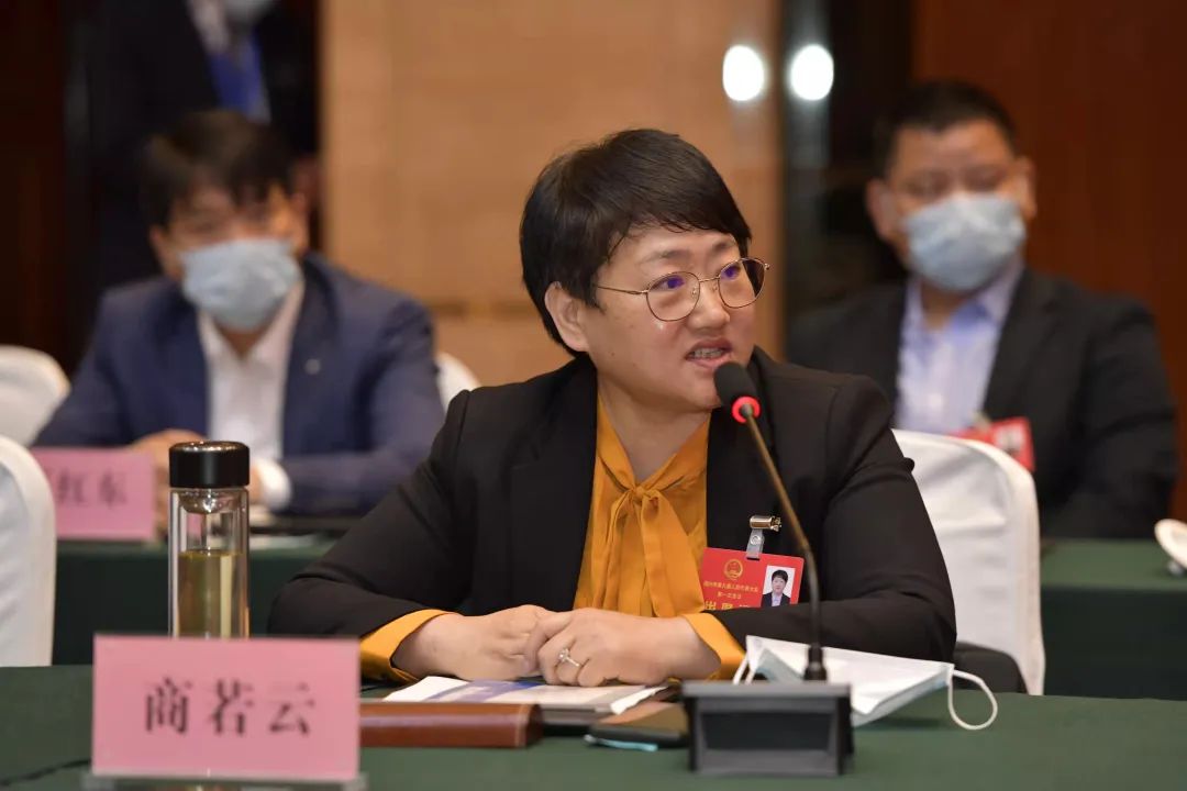 打響“智造強(qiáng)市”品牌│帥豐商若云董事長在會議上強(qiáng)調(diào)企業(yè)發(fā)展重任 打響“智造強(qiáng)市”品牌│帥豐商若云董事長在會議上強(qiáng)調(diào)企業(yè)發(fā)展重任