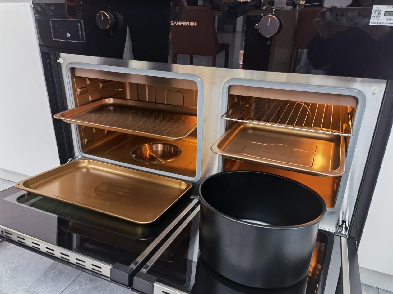 做飯是個(gè)技術(shù)活？帥豐X1雙子星Max蒸烤同步集成灶讓我從小白變大廚