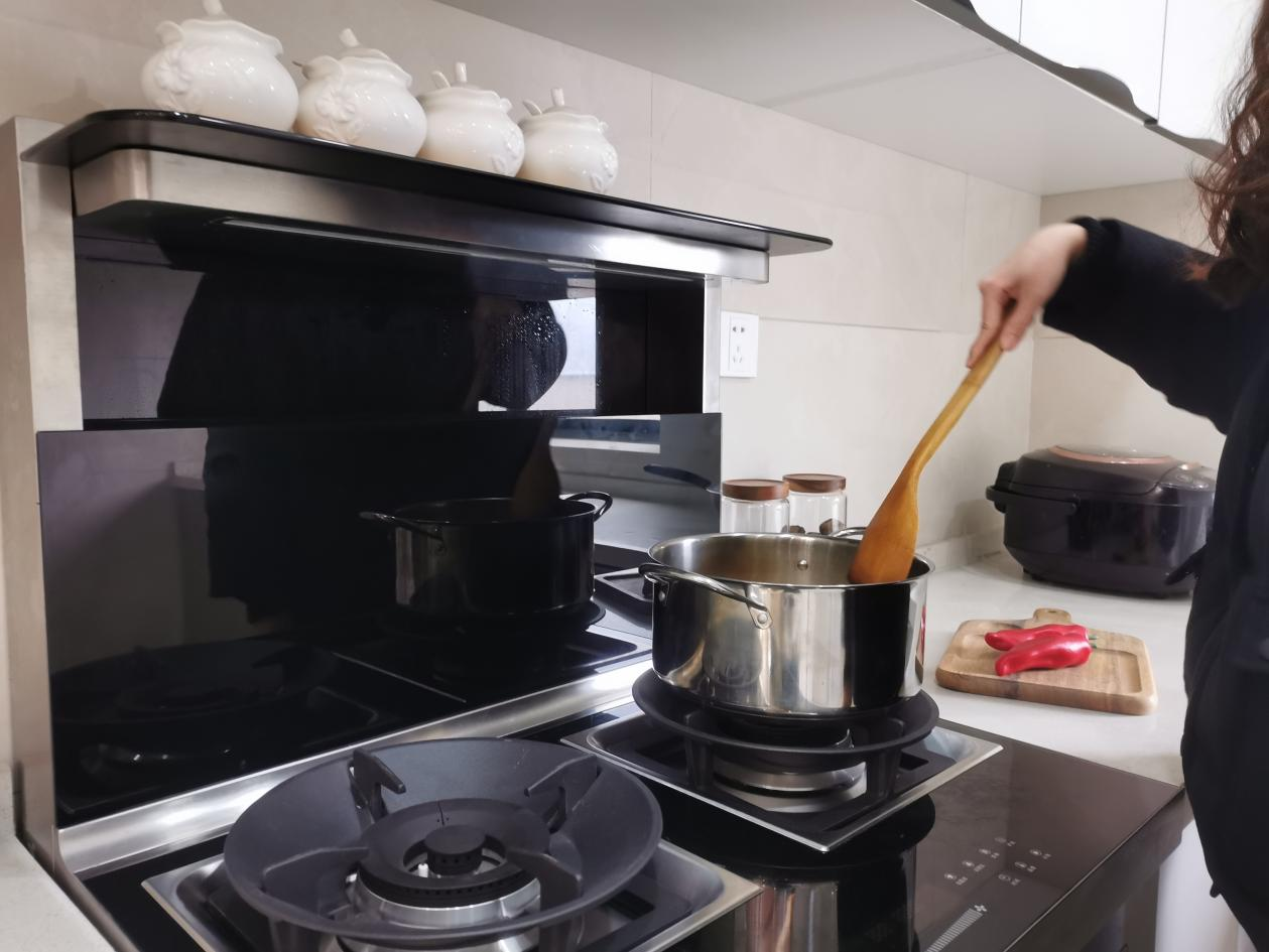 小廚房裝修無(wú)煩惱，集成灶10大品牌超小機(jī)身排憂(yōu)解難