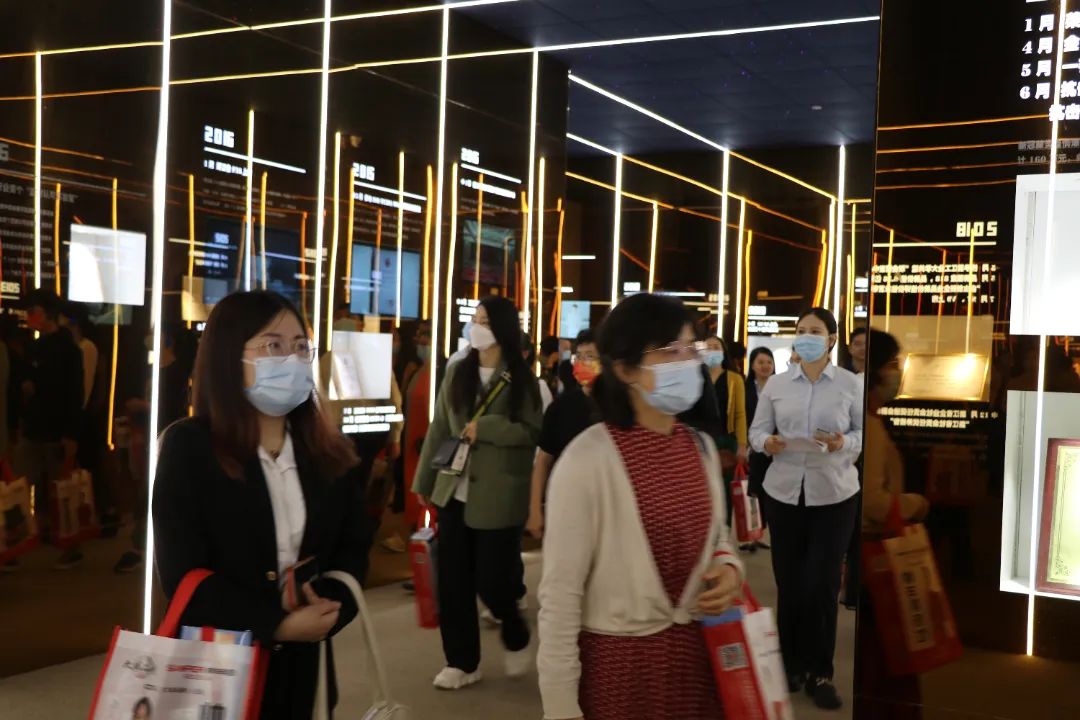 集成十大品牌帥豐電器聯(lián)合建設(shè)銀行開(kāi)展建行家裝節(jié)活動(dòng)