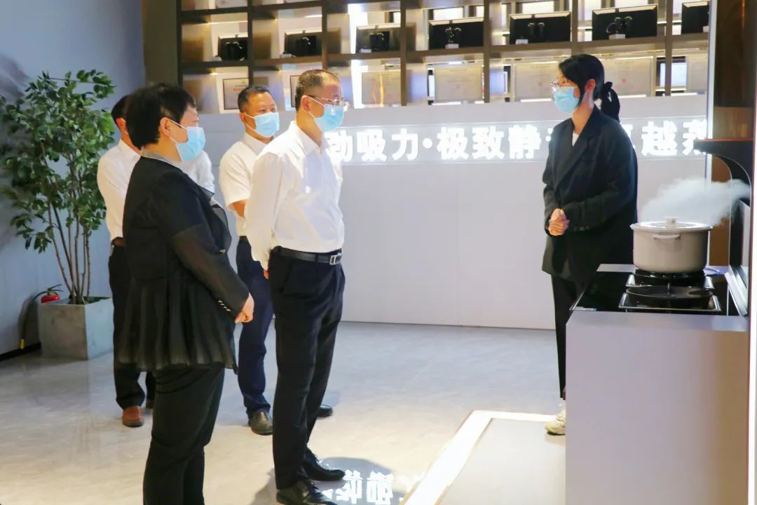 浙江高院等領(lǐng)導(dǎo)走進帥豐集成灶，助力企業(yè)蓬勃發(fā)展