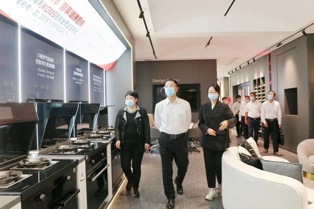 浙江高院等領(lǐng)導(dǎo)走進帥豐集成灶，助力企業(yè)蓬勃發(fā)展