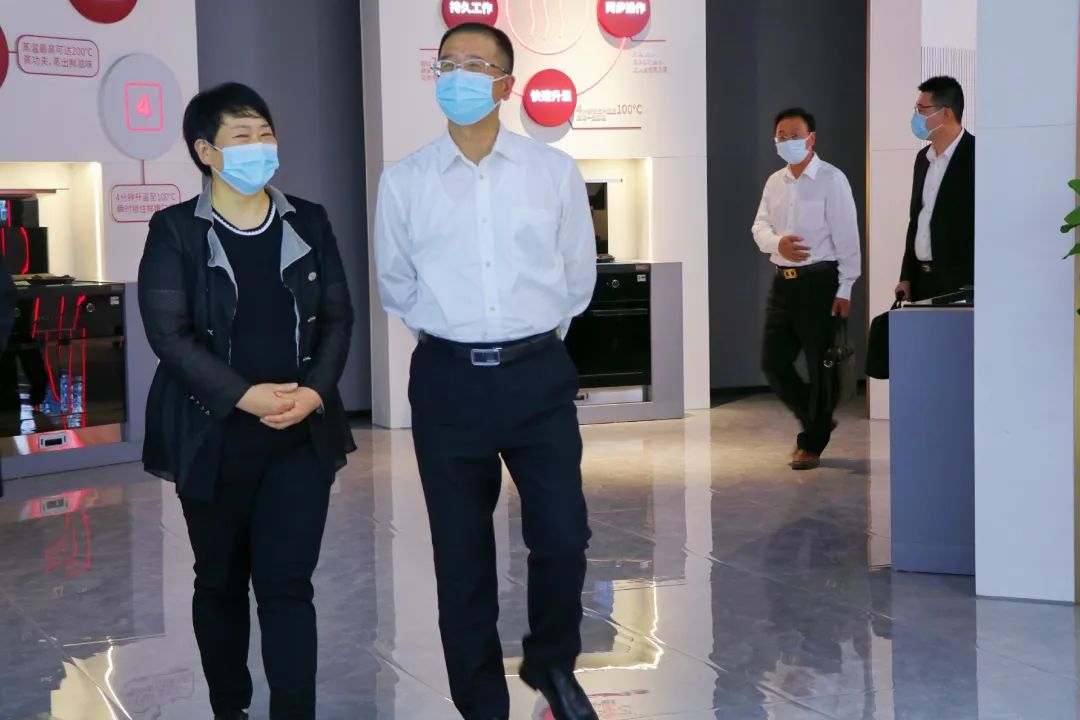 浙江高院等領(lǐng)導(dǎo)走進帥豐集成灶，助力企業(yè)蓬勃發(fā)展