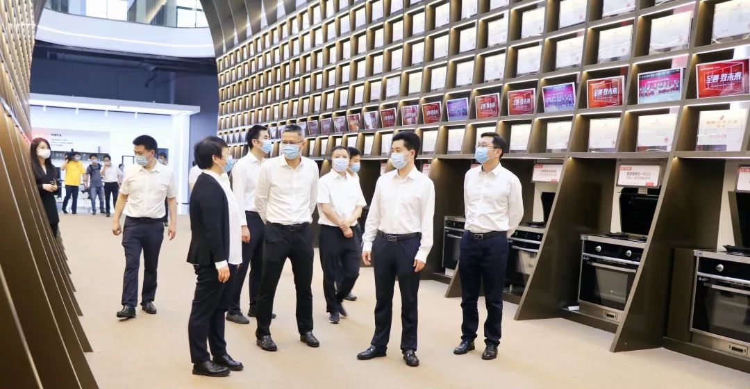 快訊|湖北省竹溪縣黨政代表團一行蒞臨帥豐電器參觀調(diào)研