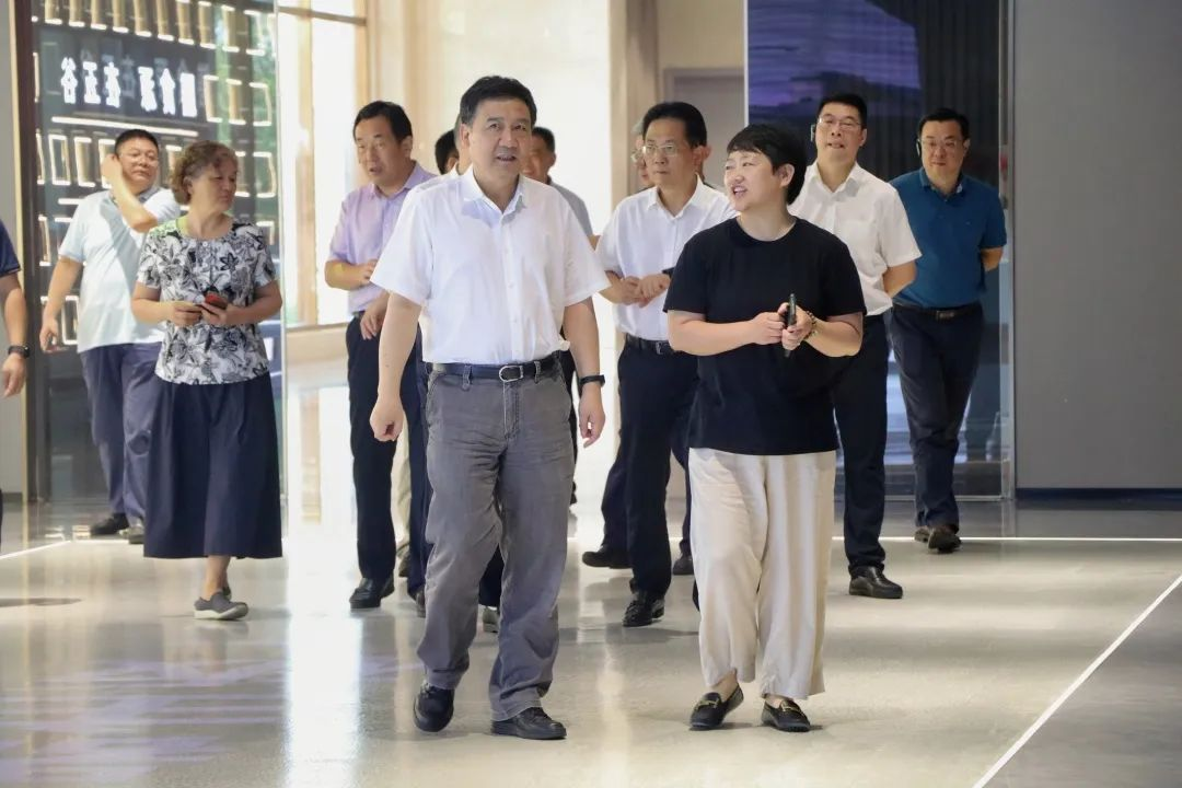浙江省人大常委會(huì)黨組一行蒞臨集成灶品牌帥豐電器參觀(guān)調(diào)研！