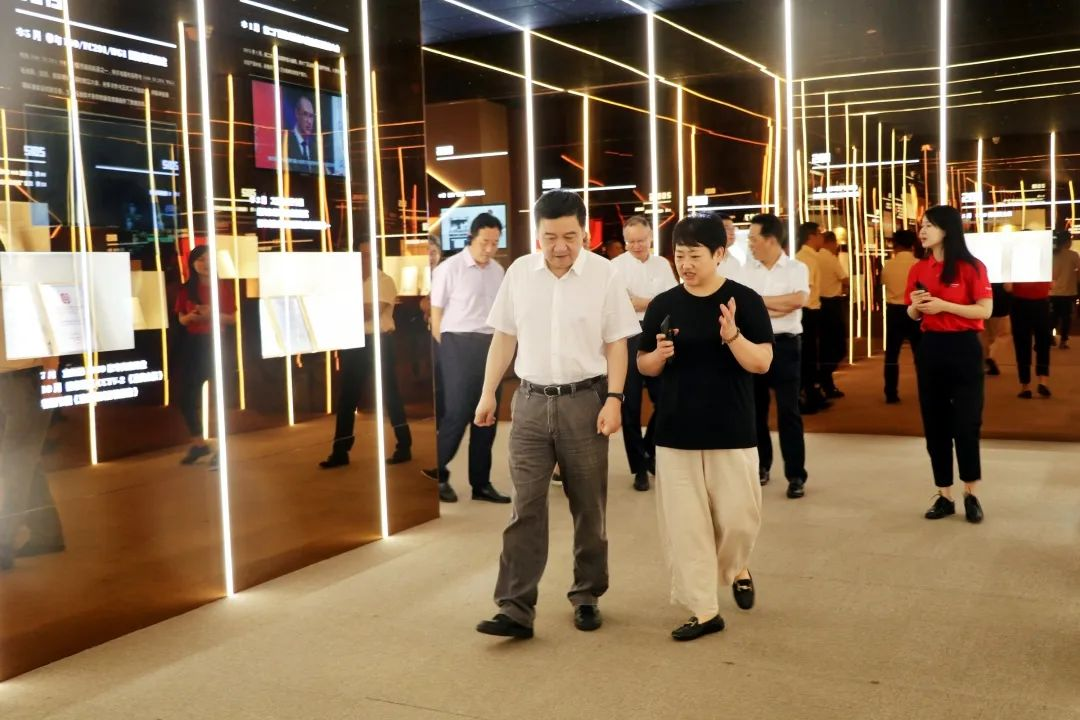 浙江省人大常委會(huì)黨組一行蒞臨集成灶品牌帥豐電器參觀(guān)調(diào)研！