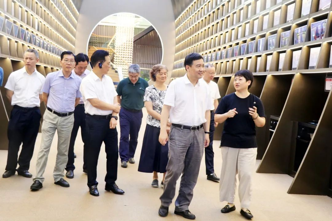 浙江省人大常委會(huì)黨組一行蒞臨集成灶品牌帥豐電器參觀(guān)調(diào)研！