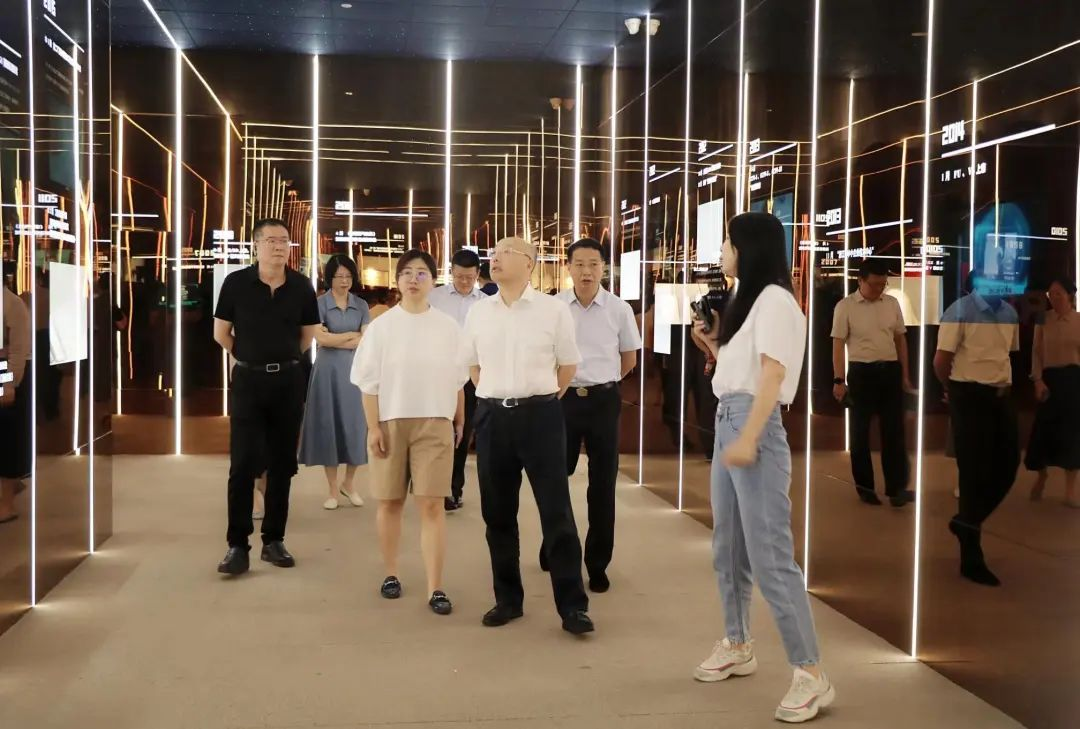 浙江省政協(xié)領(lǐng)導(dǎo)蒞臨帥豐集成灶“節(jié)能智慧工廠”參觀調(diào)研