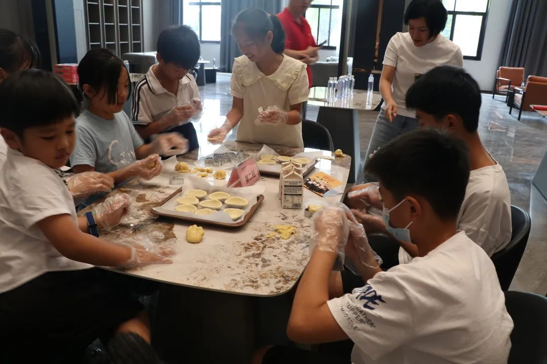 帥豐集成灶組織小美食家DIY趣游記活動，在勞動中尋找快樂