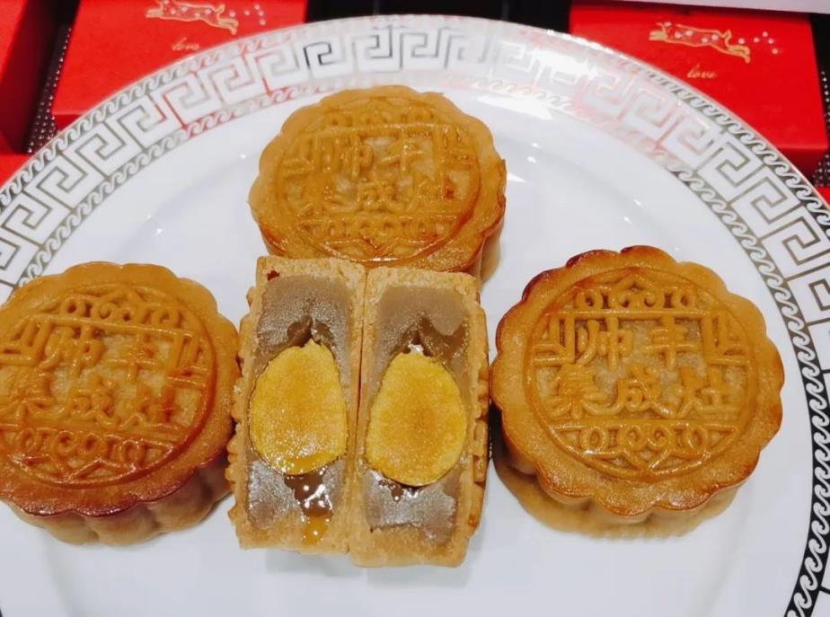 帥豐集成灶風(fēng)火輪蒸烤箱烤制的花式月餅，盡享中秋團(tuán)圓味！
