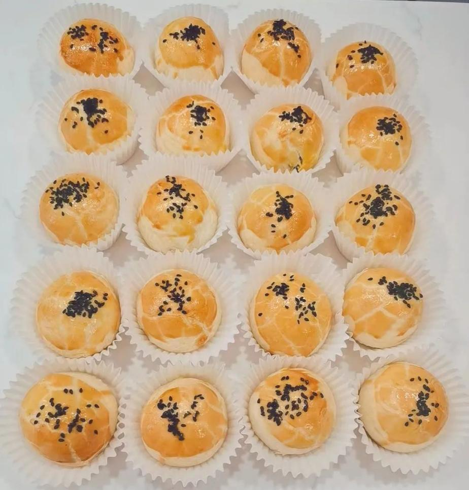 帥豐集成灶風(fēng)火輪蒸烤箱烤制的花式月餅，盡享中秋團(tuán)圓味！