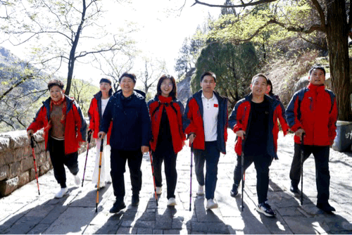 登頂泰山，勇攀巔峰，和集成灶品牌帥豐共赴王者之路！