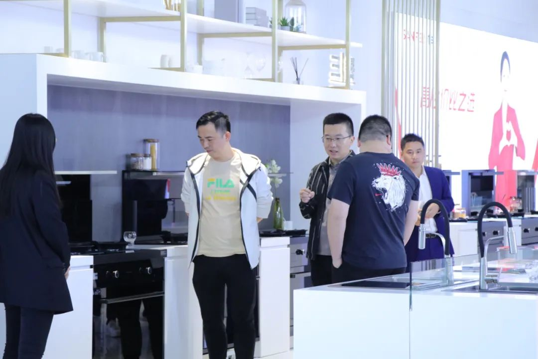 天貓優(yōu)品理想廚房王雁北一行蒞臨集成灶品牌帥豐電器參觀調(diào)研！