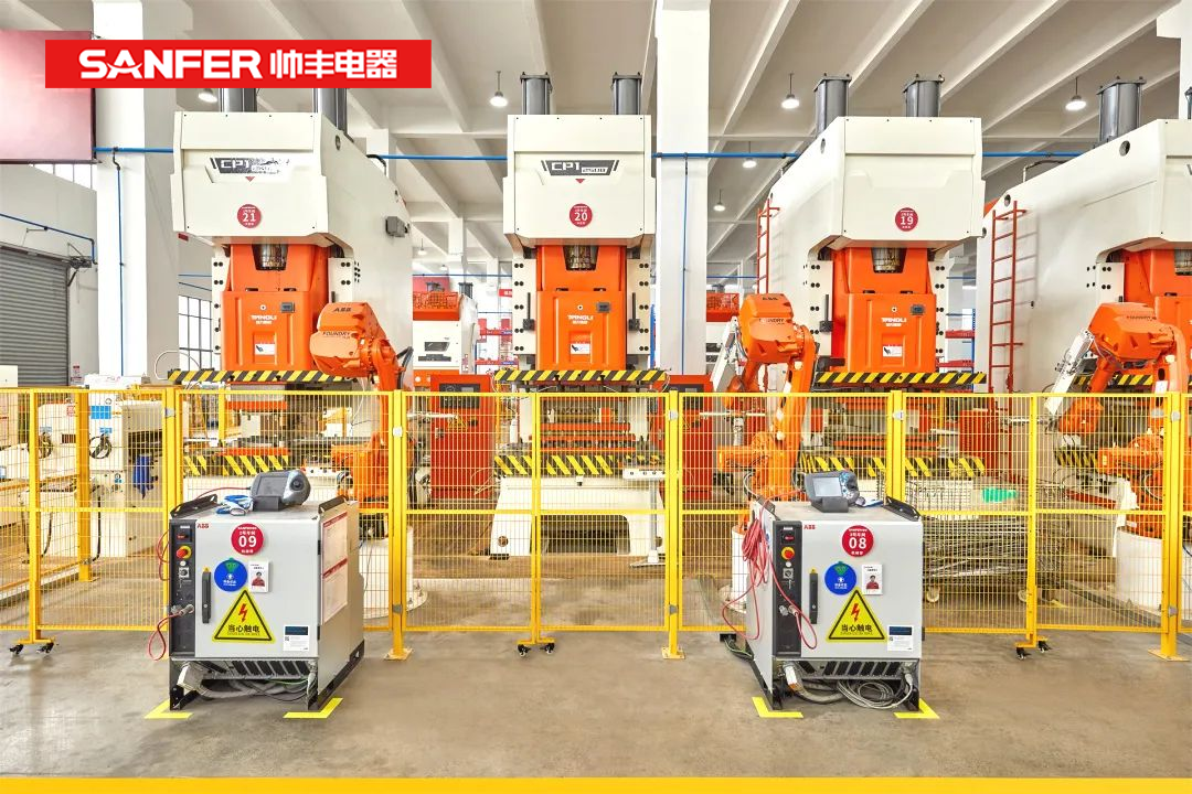 萬臺的倉儲空間來得及發(fā)貨嗎？別急！帥豐有AGV智能搬運(yùn)車