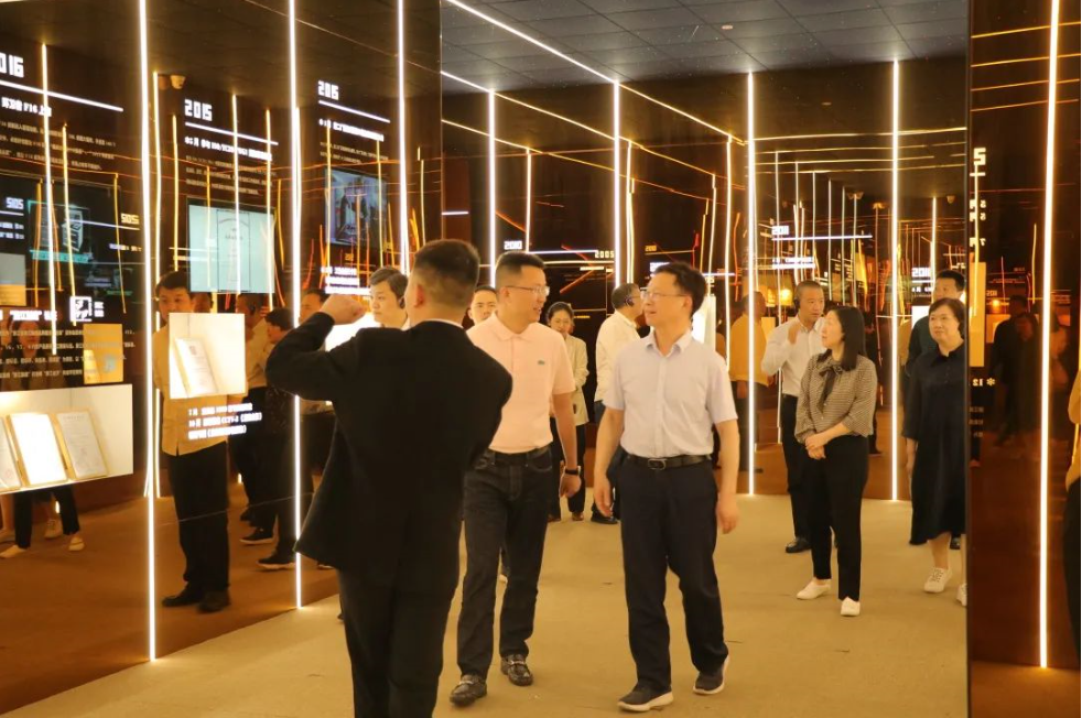 荊州市人大常委會黨組副書記、副主任鄧應(yīng)軍一行蒞臨帥豐調(diào)研指導(dǎo)，助力企業(yè)更好更快發(fā)展！