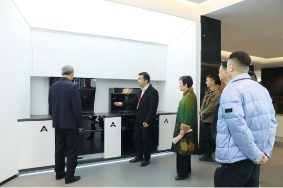 爭創(chuàng)新高，共促發(fā)展！安徽省固鎮(zhèn)縣委書記沈明舉一行蒞臨帥豐電器參觀調(diào)研