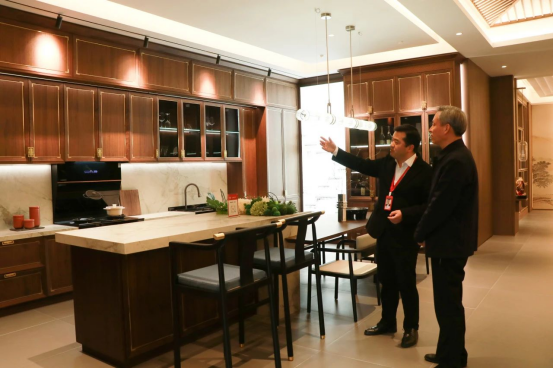 爭創(chuàng)新高，共促發(fā)展！安徽省固鎮(zhèn)縣委書記沈明舉一行蒞臨帥豐電器參觀調(diào)研