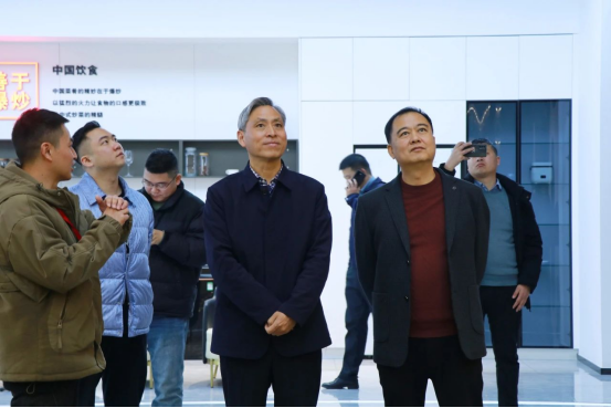 爭創(chuàng)新高，共促發(fā)展！安徽省固鎮(zhèn)縣委書記沈明舉一行蒞臨帥豐電器參觀調(diào)研