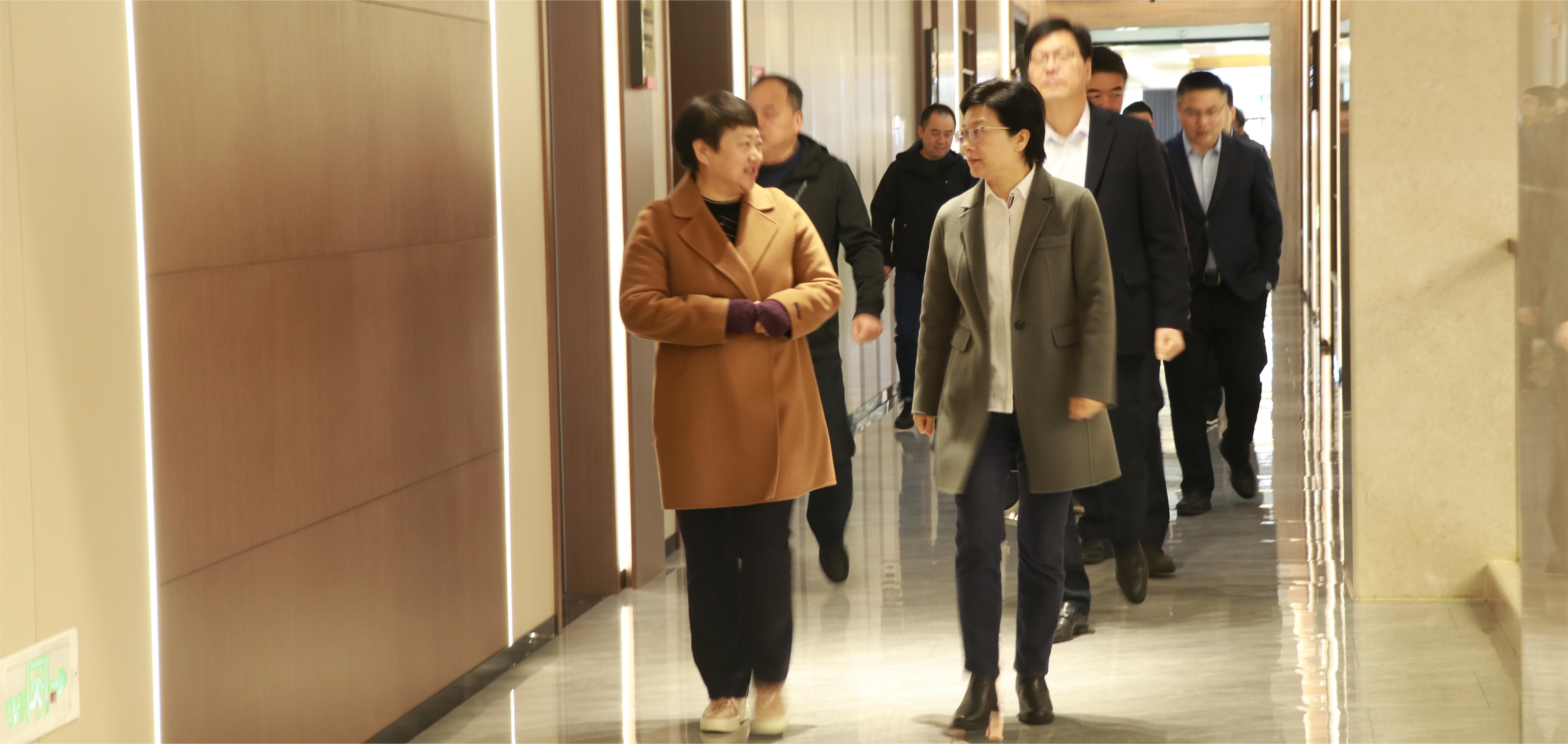 快訊 | 嵊州市委副書記、市長(zhǎng)潘超英，副市長(zhǎng)郭偉鋒一行蒞臨帥豐電器參觀調(diào)研