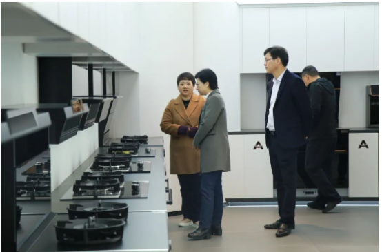 快訊 | 嵊州市委副書記、市長潘超英，副市長郭偉鋒一行蒞臨帥豐電器參觀調(diào)研