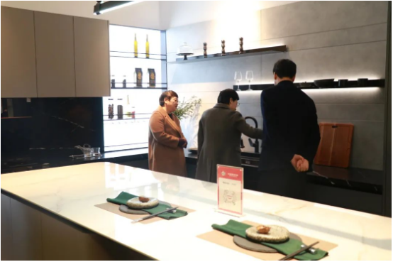 快訊 | 嵊州市委副書記、市長潘超英，副市長郭偉鋒一行蒞臨帥豐電器參觀調(diào)研