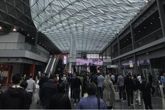 董事長商若云帶隊探知米蘭家具展，洞察國際家居設(shè)計新趨勢