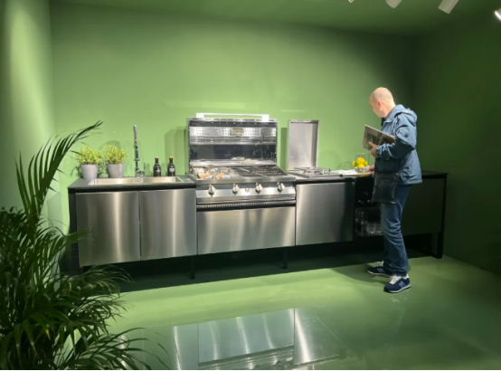 董事長商若云帶隊探知米蘭家具展，洞察國際家居設(shè)計新趨勢