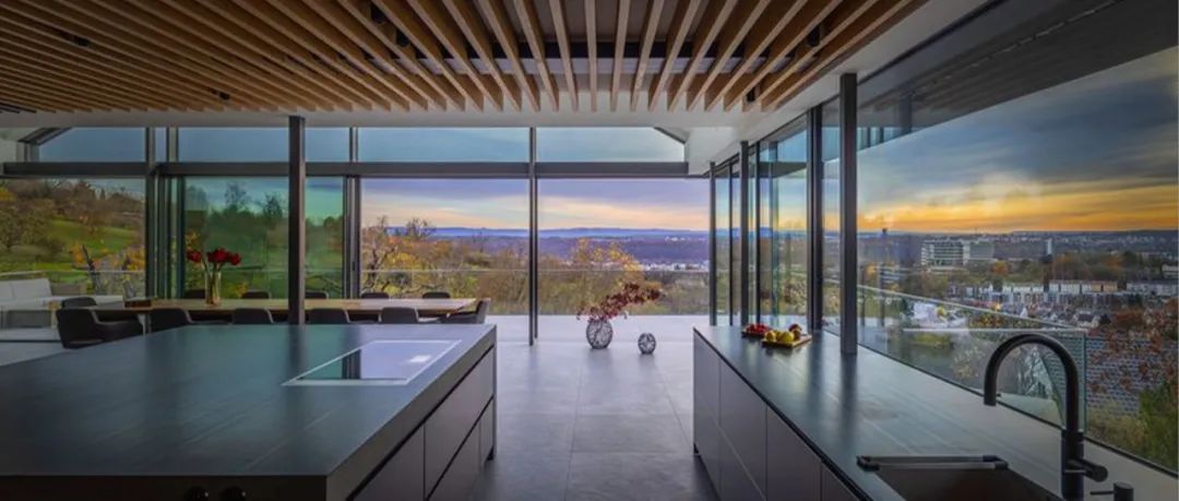 與國(guó)際先進(jìn)理念接軌，全力打造一站式高端全屋定制