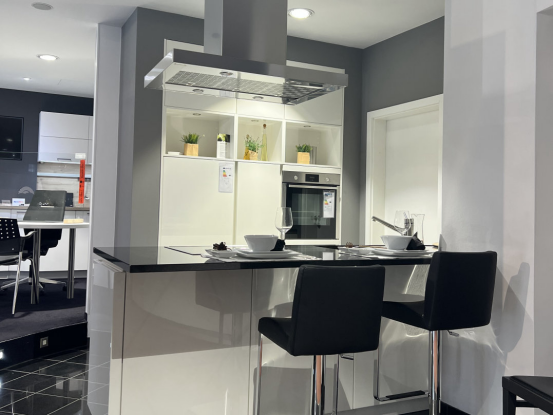 與國(guó)際先進(jìn)理念接軌，全力打造一站式高端全屋定制