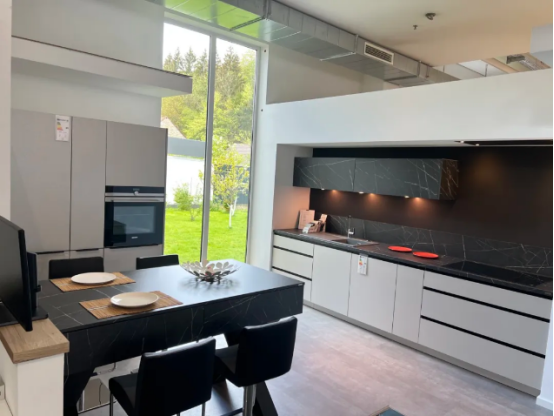 與國(guó)際先進(jìn)理念接軌，全力打造一站式高端全屋定制