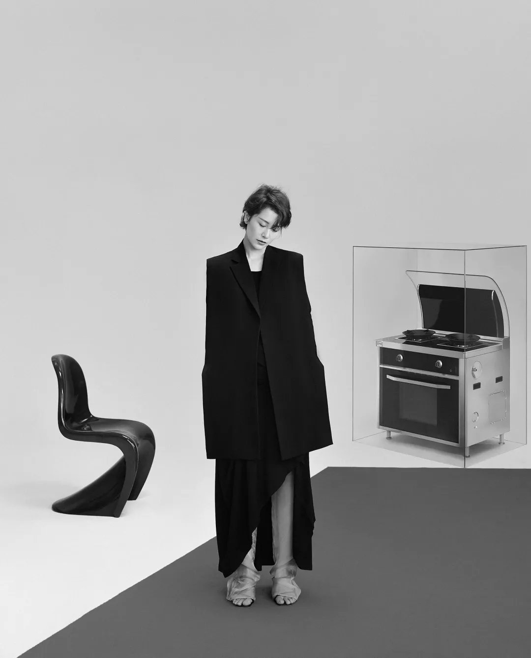 帥豐攜手海清登上《卷宗》家居創(chuàng)刊號(hào)，V9蒸烤一體演繹集成灶新風(fēng)尚