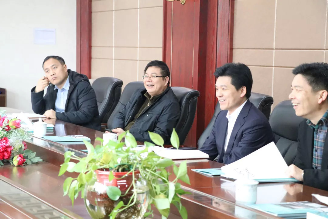 嵊州市長嚴(yán)鋼蒞臨指導(dǎo)，帥豐謹(jǐn)記叮囑，2019繼續(xù)領(lǐng)航嵊州廚電行業(yè)發(fā)展！