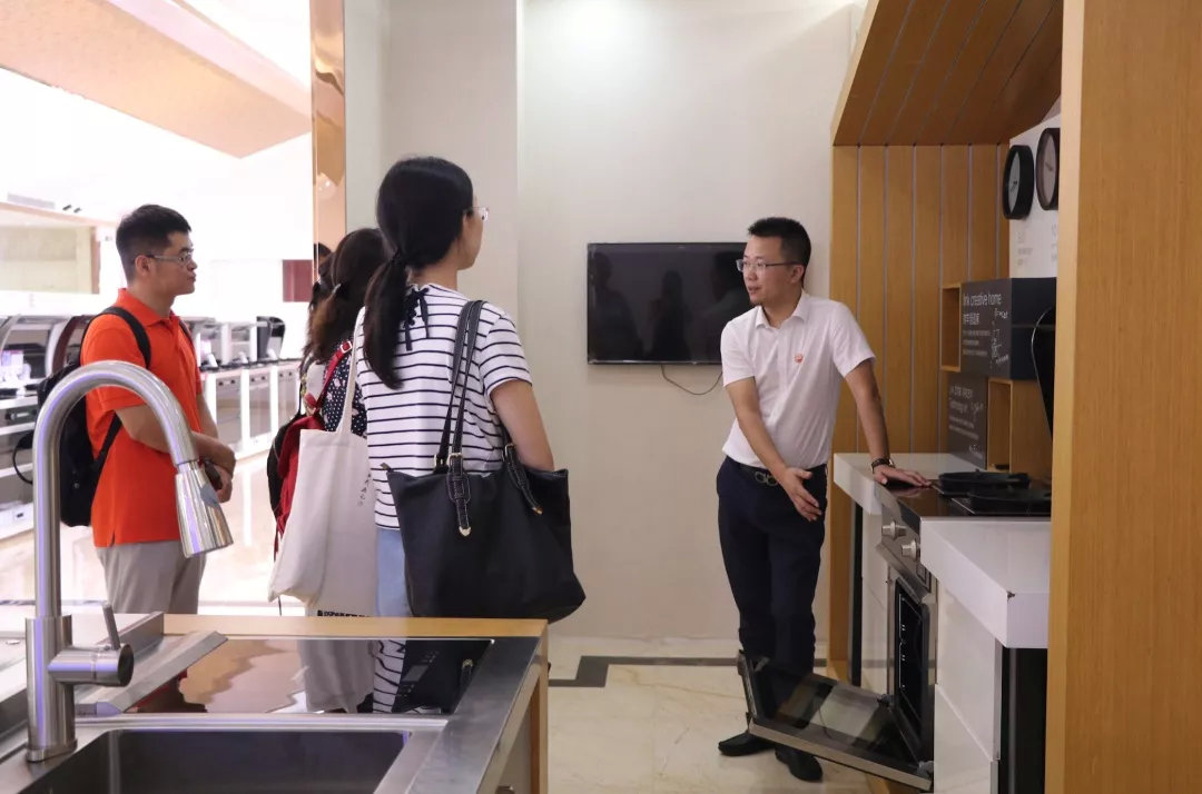 帥豐接受整體廚房考察，共寫行業(yè)未來新篇章!