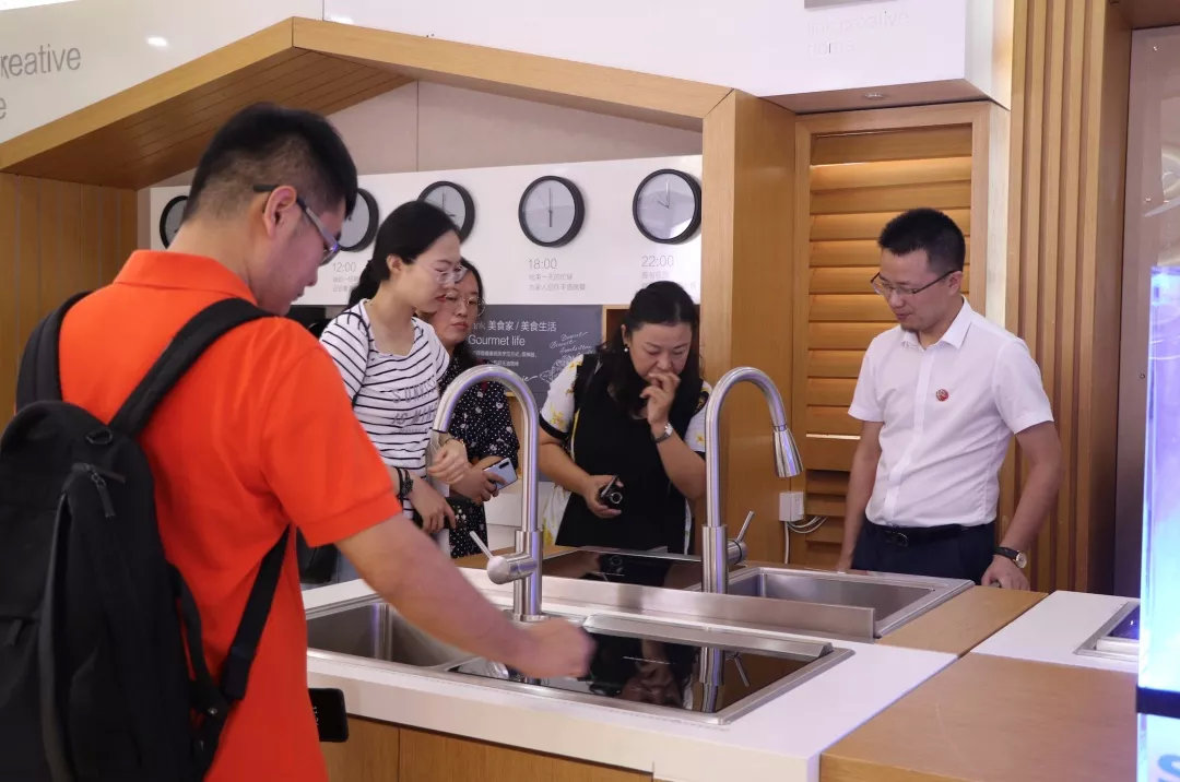 帥豐接受整體廚房考察，共寫行業(yè)未來新篇章!