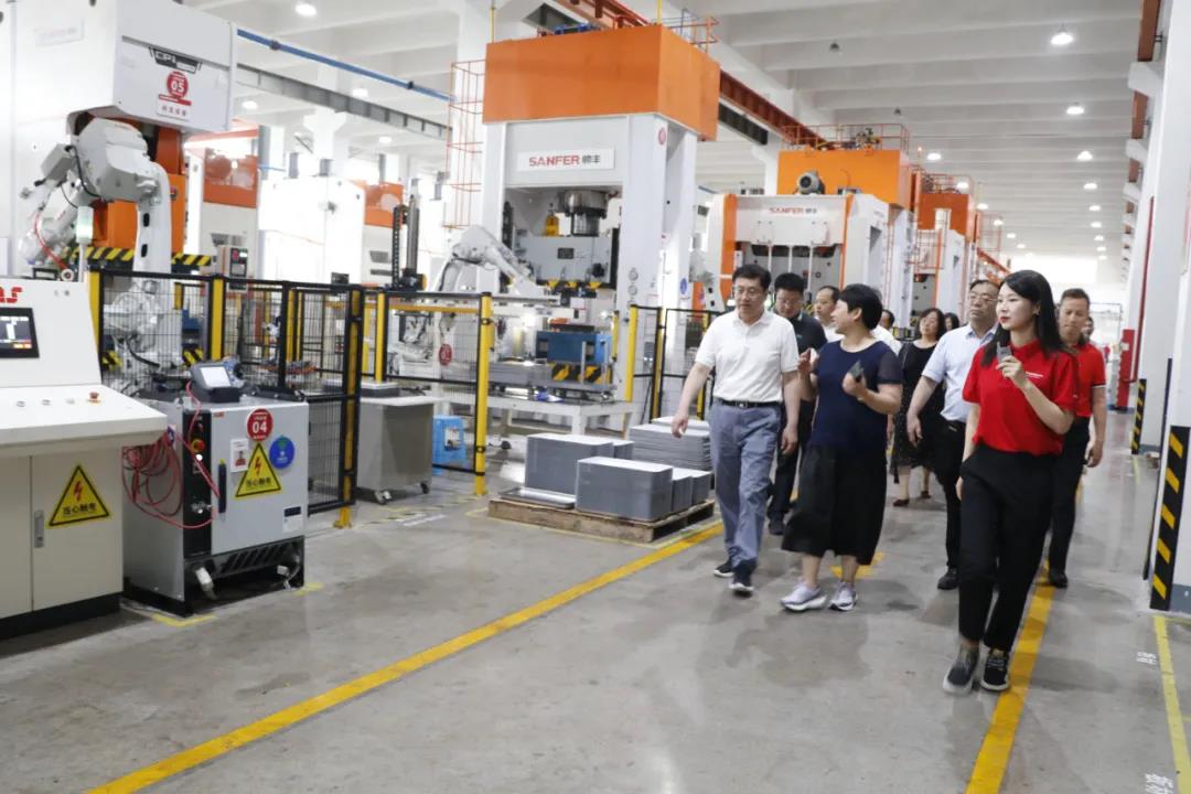 領(lǐng)勢而上，實力榮耀|“中國廚具之都”評審組專家走進帥豐，考察指導(dǎo)相關(guān)工作