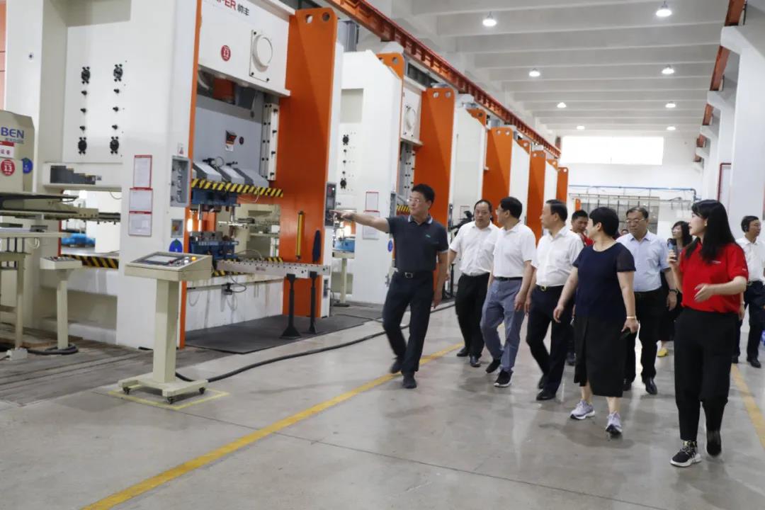 領(lǐng)勢而上，實力榮耀|“中國廚具之都”評審組專家走進帥豐，考察指導(dǎo)相關(guān)工作