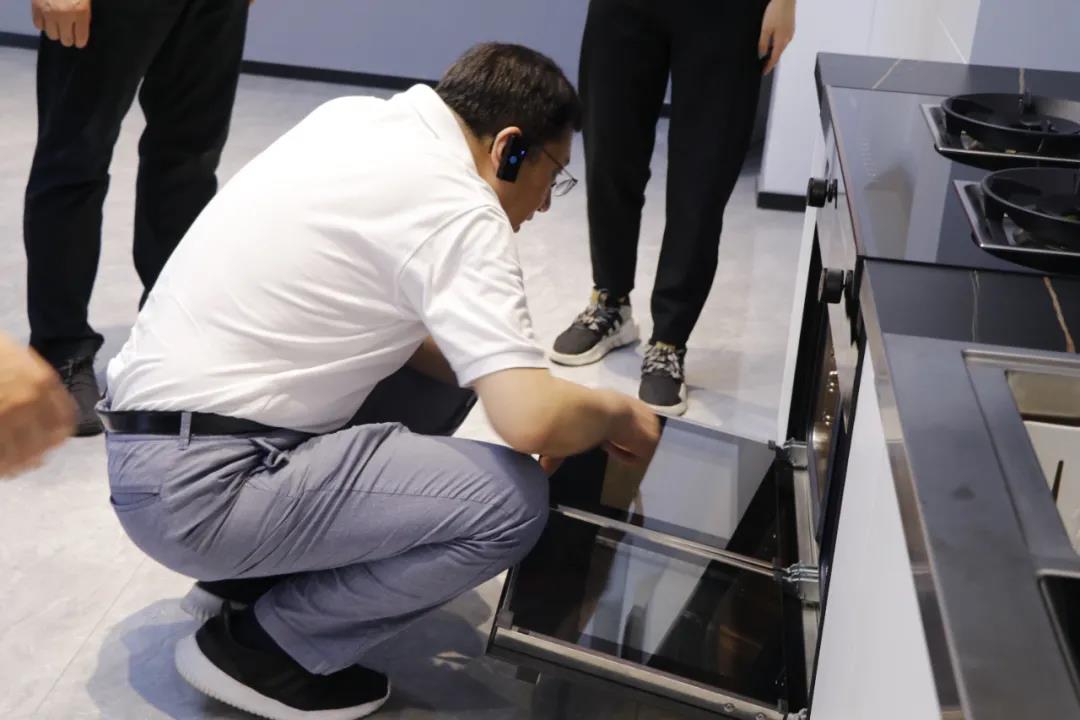 領(lǐng)勢而上，實力榮耀|“中國廚具之都”評審組專家走進帥豐，考察指導(dǎo)相關(guān)工作