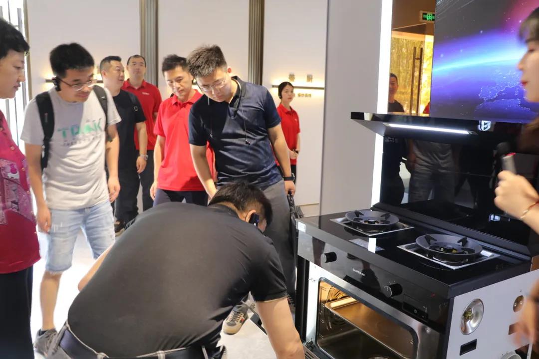 聚力賦能 領(lǐng)跑共贏 | 考察團(tuán)走訪帥豐電器，抒寫(xiě)嵊州廚電新篇章！