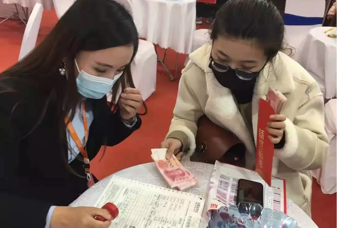 帥豐集成灶鄭州華夏家博會(huì)簽單107臺(tái)，蒸烤一體集成灶驚艷全場(chǎng)！