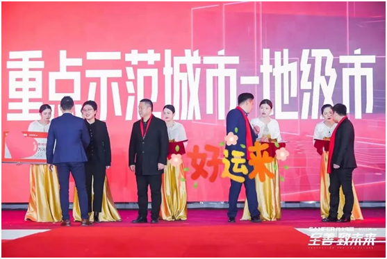 帥豐集成灶大商豐采，了解安徽蚌埠劉總服務標準化背后的故事