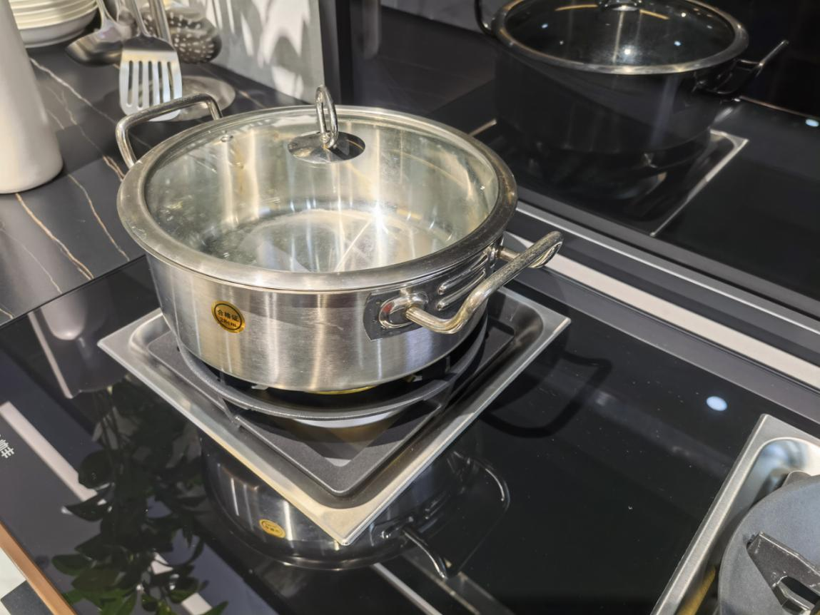 集成灶好還是有油煙機(jī)好？集成灶如何挑選？